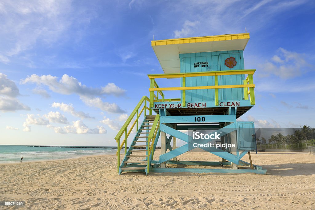 Башня спасателя �в Майами South Beach at sunrise - Стоковые фото Башня спасателя роялти-фри