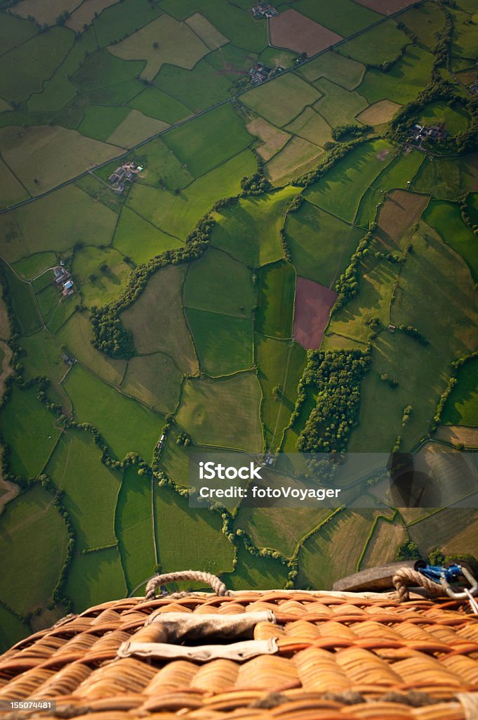 Panier de ballons sur les fermes greeen Vue aérienne de paysage de champs - Photo de Agriculture libre de droits