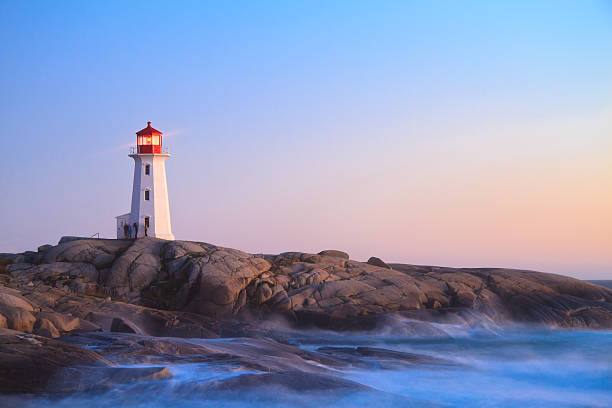 peggy's cove faro al crepuscolo - nautical vessel outdoors color image nautical equipment foto e immagini stock