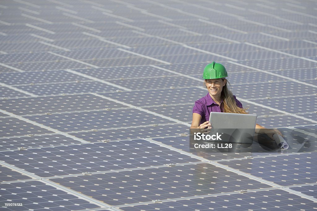 Futuro de la energía - Foto de stock de Mujeres libre de derechos