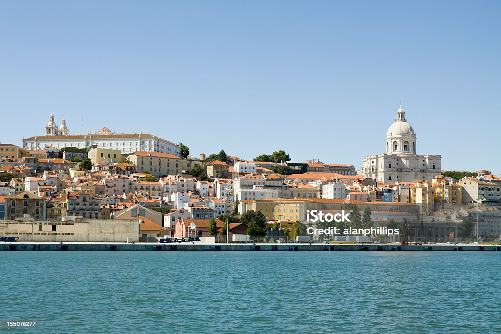 Alfama-Viertel von Lissabon wie gesehen von den Fluss Tajo - Lizenzfrei Lissabon Stock-Foto