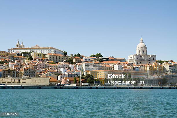 Alfamaviertel Von Lissabon Wie Gesehen Von Den Fluss Tajo Stockfoto und mehr Bilder von Lissabon