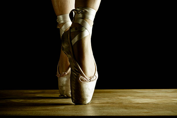 Dancer en pointe, close up on stage  ballet dancer feet stock pictures, royalty-free photos & images
