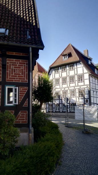 the few remaining and elaborately restored half-timbered houses - herford imagens e fotografias de stock