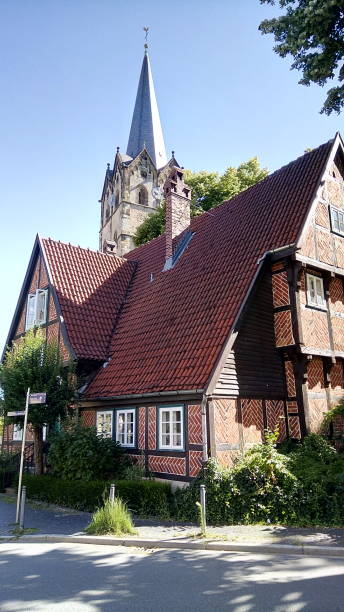 the few remaining and elaborately restored half-timbered houses - herford imagens e fotografias de stock