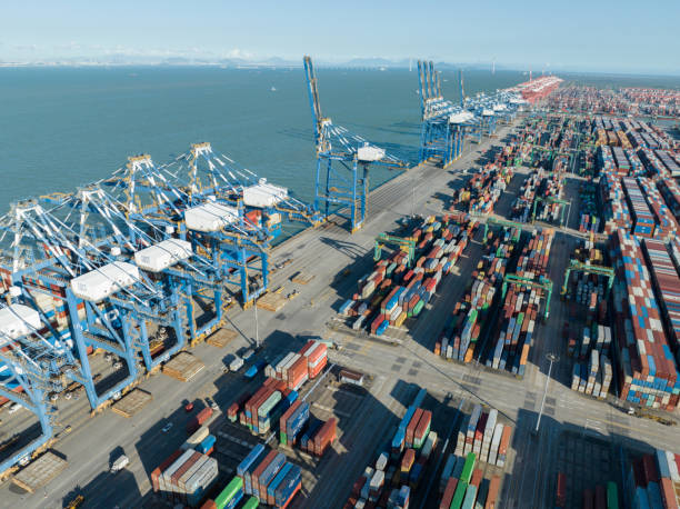 istock Smart terminals drive global commerce and trade 1550816080