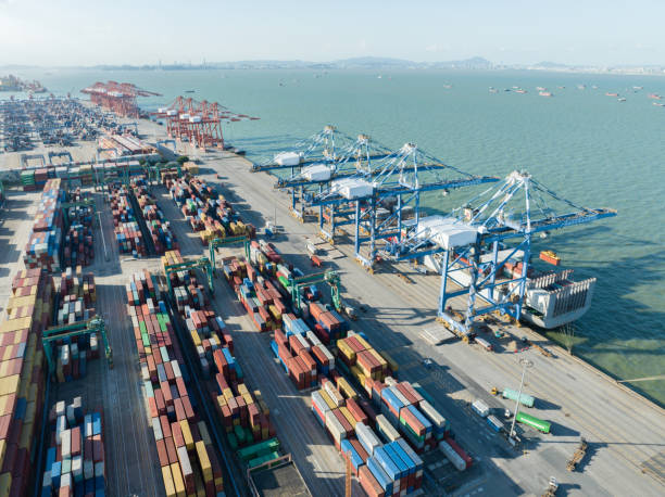 istock Smart terminals drive global commerce and trade 1550817714
