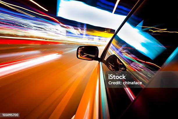 Condução De Ruas De Cidade - Fotografias de stock e mais imagens de Carro - Carro, Equipamento de Iluminação, Veículo Motorizado