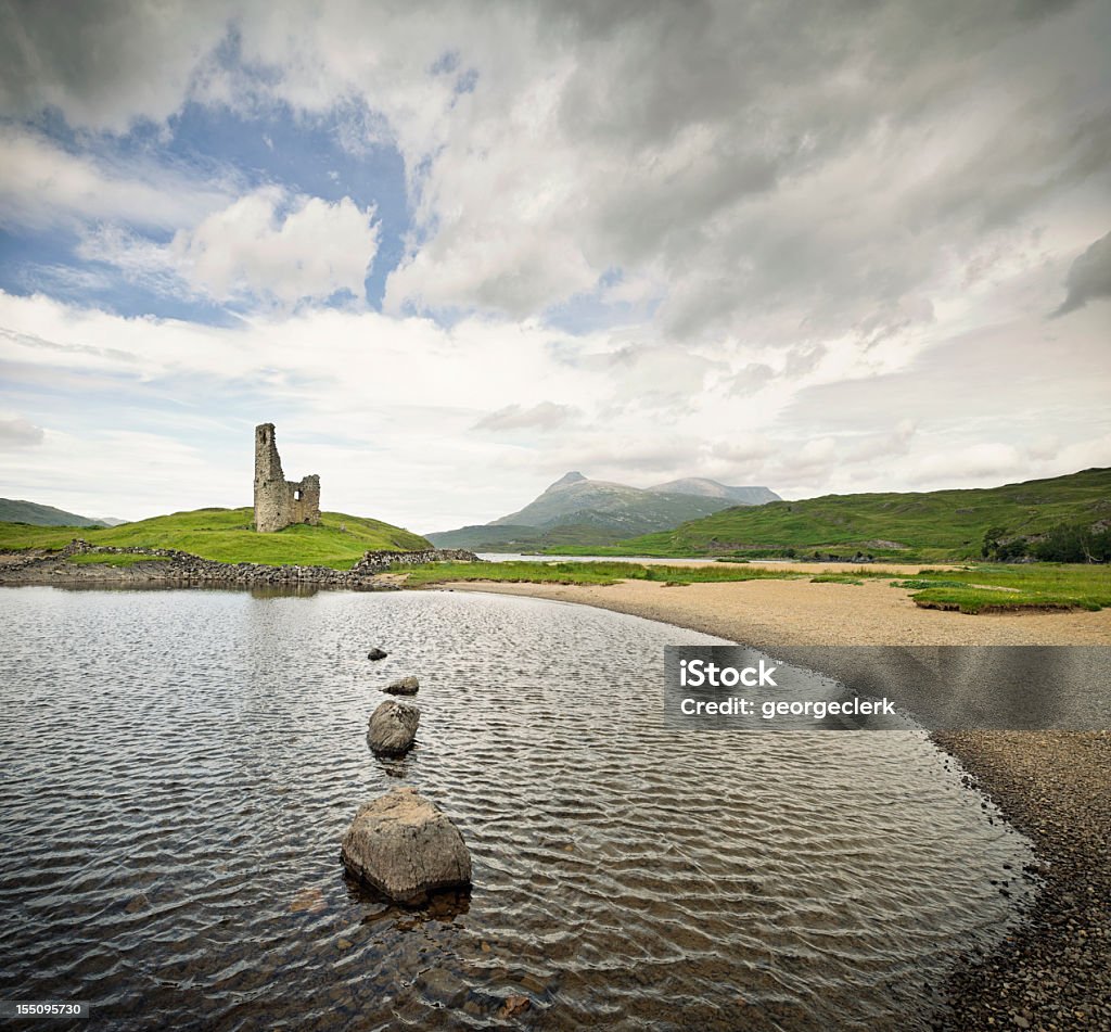 Castelo de Ardvreck ruína em Highlands escocesas - Foto de stock de Alpondra royalty-free