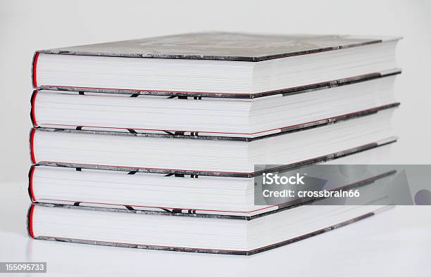 Foto de Pilha De Livros De Capa Dura e mais fotos de stock de Impressão - Atividade - Impressão - Atividade, Livro, Impressora - Fábrica