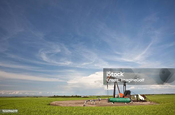 Foto de Prairie Pumpjack e mais fotos de stock de Agricultura - Agricultura, Alavanca, Alberta