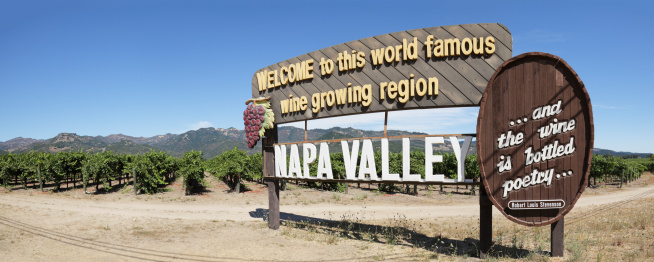 Welcome sign (Napa Valley, California).