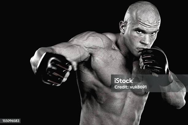 Potente Fighter Puñetazo Foto de stock y más banco de imágenes de Kick boxing - Kick boxing, Actividad, Adulto