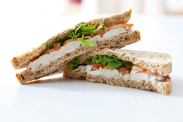 insalata di pollo sandwich - sandwich salad chicken chicken salad foto e immagini stock