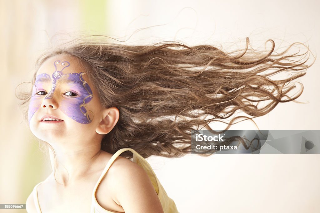 Belle fille avec des cheveux - Photo de 4-5 ans libre de droits