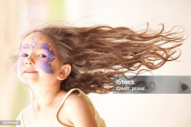 Photo libre de droit de Belle Fille Avec Des Cheveux banque d'images et plus d'images libres de droit de 4-5 ans - 4-5 ans, 6-7 ans, Beauté