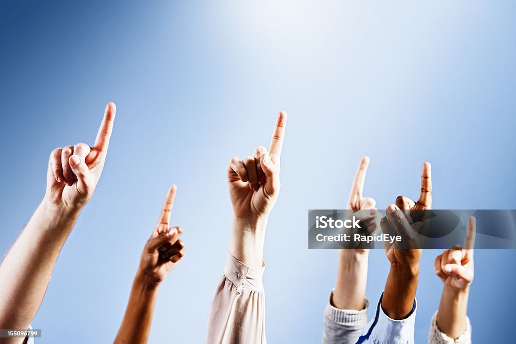 Seis mãos apontando para cima para Celestial Raio de Luz - Royalty-free Grupo de Pessoas Foto de stock