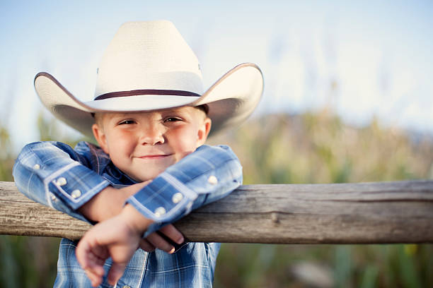 mały kowboj - cowboy cowboy hat hat summer zdjęcia i obrazy z banku zdjęć