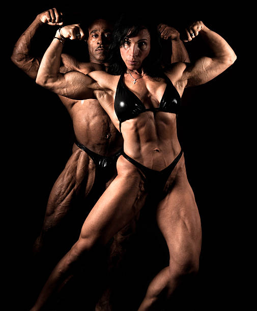 fisiculturistas - human muscle women flexing muscles female - fotografias e filmes do acervo