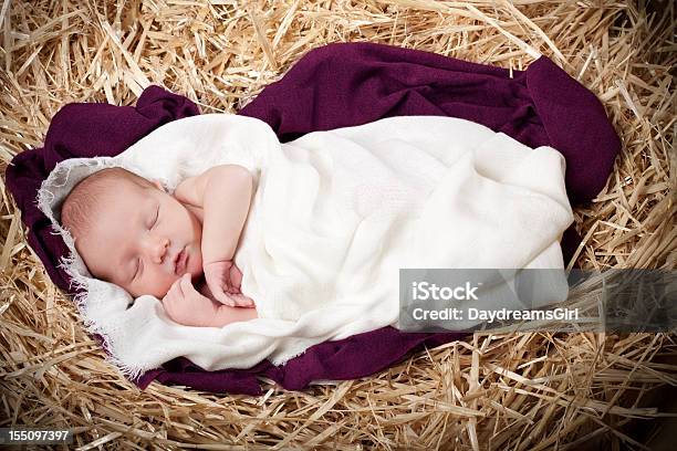 Nativity Z Niemowlę Śpi W Manager - zdjęcia stockowe i więcej obrazów Szopka bożonarodzeniowa - Szopka bożonarodzeniowa, Jezus Chrystus, Niemowlę