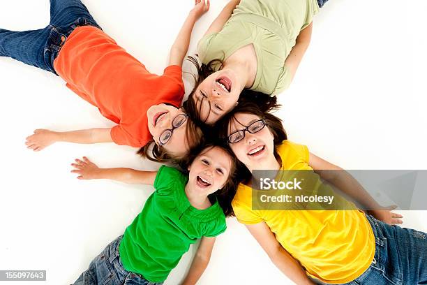 Foto de Quatro Meninas Rindo e mais fotos de stock de Adolescente - Adolescente, Adolescentes Meninas, Amarelo