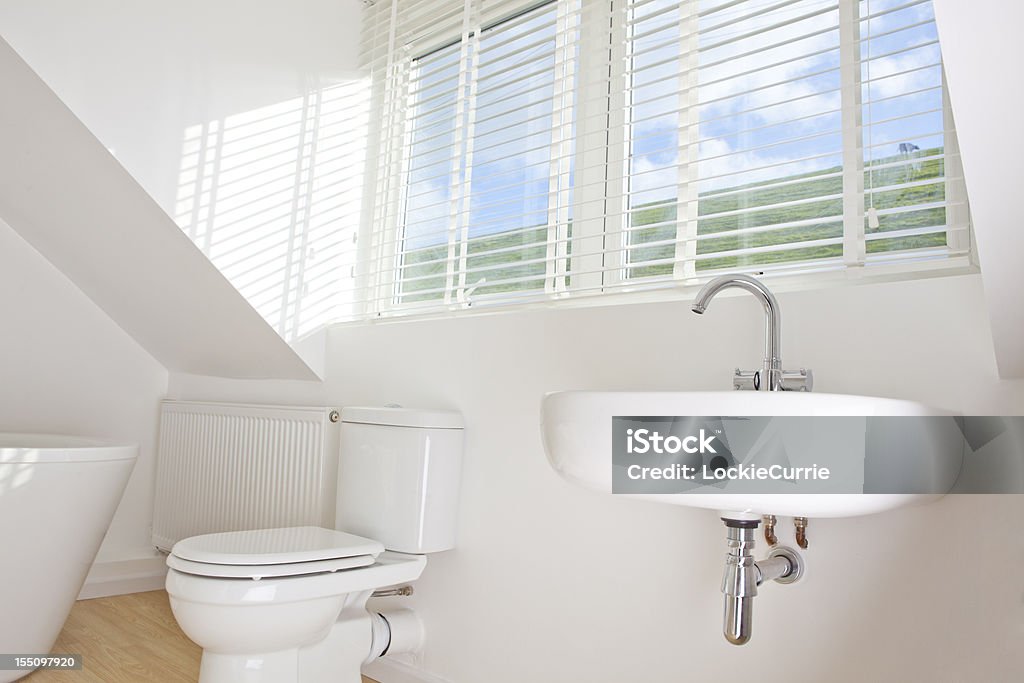 Nuevo baño - Foto de stock de Baño libre de derechos