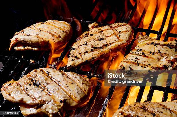 Photo libre de droit de Poulet Grillé banque d'images et plus d'images libres de droit de Poulet - Viande blanche - Poulet - Viande blanche, Blanc de poulet, Grillade