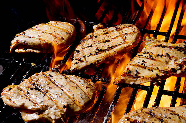 pollo ai ferri - barbecue grill chicken barbecue chicken breast foto e immagini stock