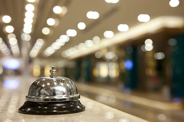 стойка регистрации отеля bell - hotel reception bell hotel service bell стоковые фото и изображения