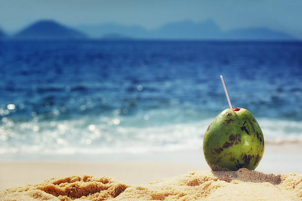 cocco sulle spiagge di rio de janeiro - latte di cocco foto e immagini stock