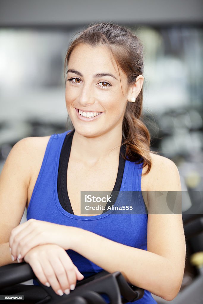 Junge glücklich brasilianischen Frau in einem Fitnessstudio - Lizenzfrei 20-24 Jahre Stock-Foto