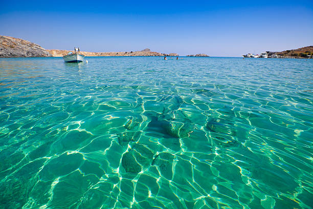 belle plage de grèce - lindos photos et images de collection