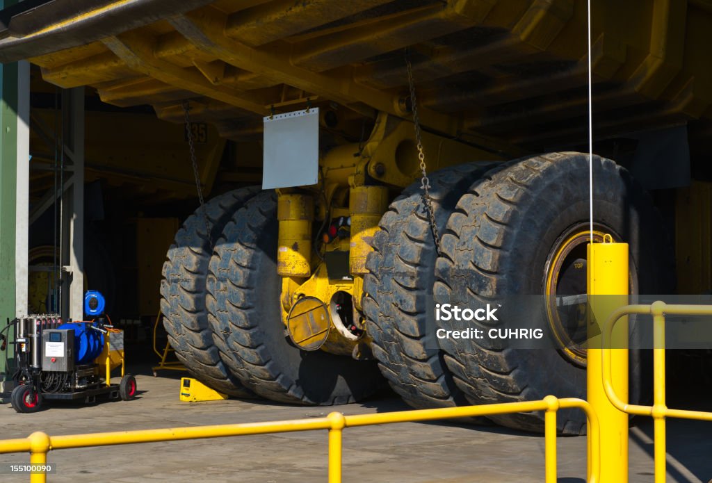 Miniera grande camion in corso - Foto stock royalty-free di Industria mineraria