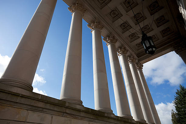 edificio de la asamblea legislativa con columnas - us state department fotografías e imágenes de stock