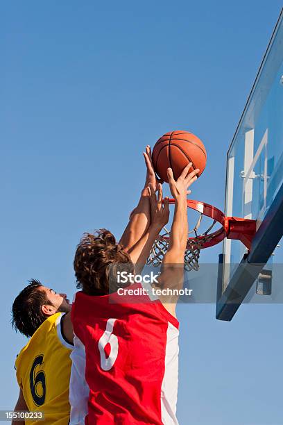 Saltar E Atirar A Bola Ang Bloco - Fotografias de stock e mais imagens de Adulto - Adulto, Adulto de idade mediana, Amarelo