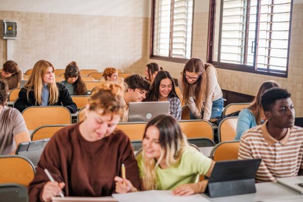 istock University class where the teacher personally explains the lesson to a student 1551228071