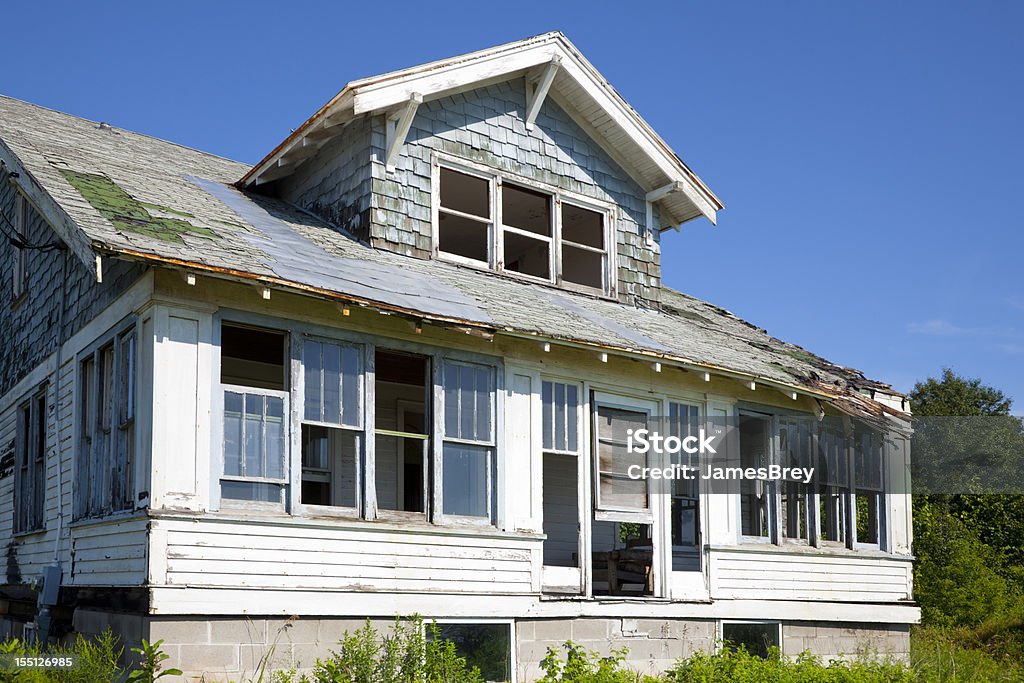 Fijador de superior; ruinoso House - Foto de stock de Abandonado libre de derechos