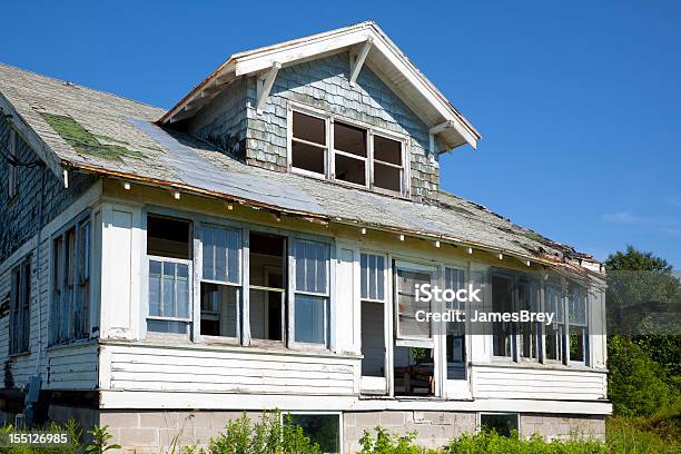 Fixer상단 Dilapidated 하우스 깨짐에 대한 스톡 사진 및 기타 이미지 - 깨짐, 녹슨, 맑은 하늘