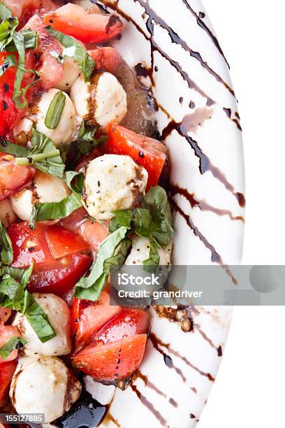 Photo libre de droit de Salade De Capri banque d'images et plus d'images libres de droit de Aliment - Aliment, Basilic, Comfort Food