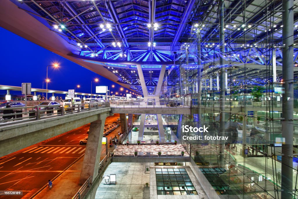 "aéroport moderne de nuit, Bangkok, Thaïlande" - Photo de Aéroport Suvarnabhumi libre de droits