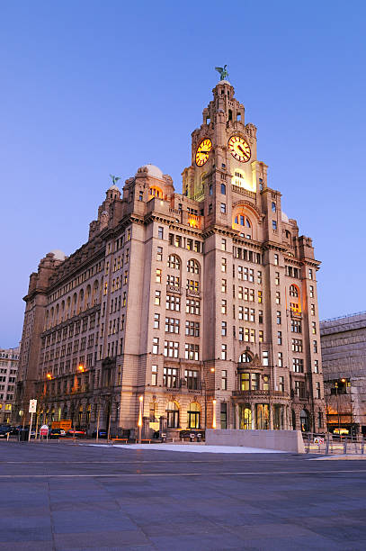 royal liver building - cunard building photos et images de collection