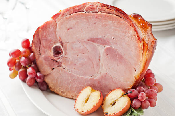 holiday szynka - ham baked roast pork holiday zdjęcia i obrazy z banku zdjęć