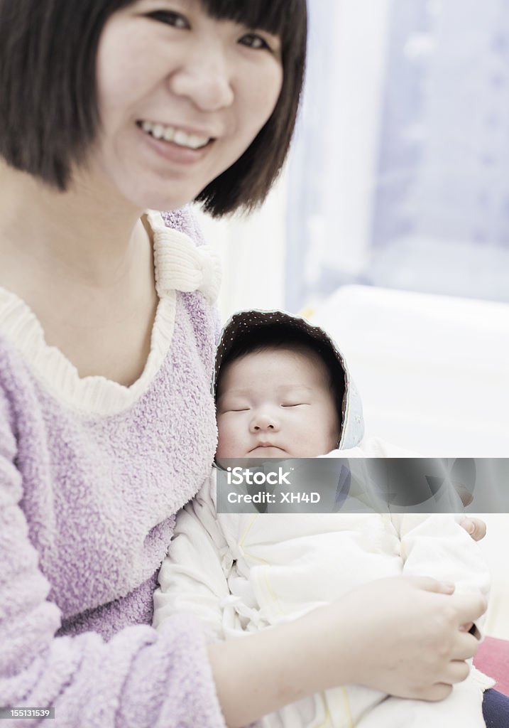 Mutter mit einem Neugeborenen - Lizenzfrei Asiatischer und Indischer Abstammung Stock-Foto