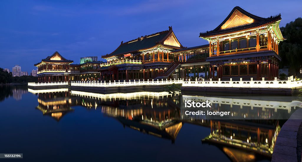 Vue de nuit de l'architecture chinoise traditionnelle, royal - Photo de Antique libre de droits