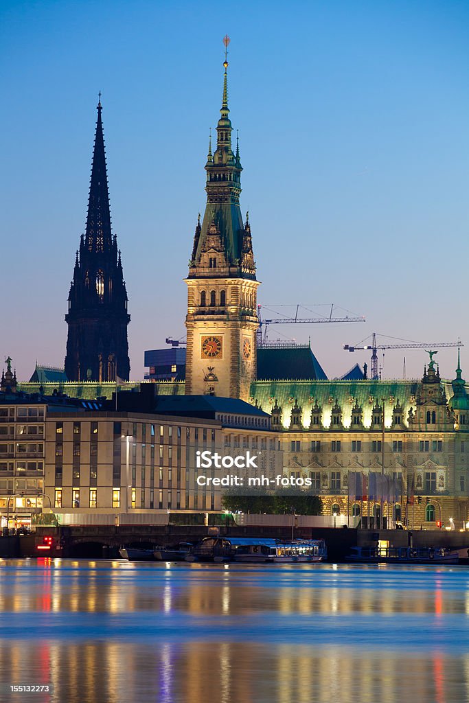 Rathaus von Hamburg - Lizenzfrei Abenddämmerung Stock-Foto