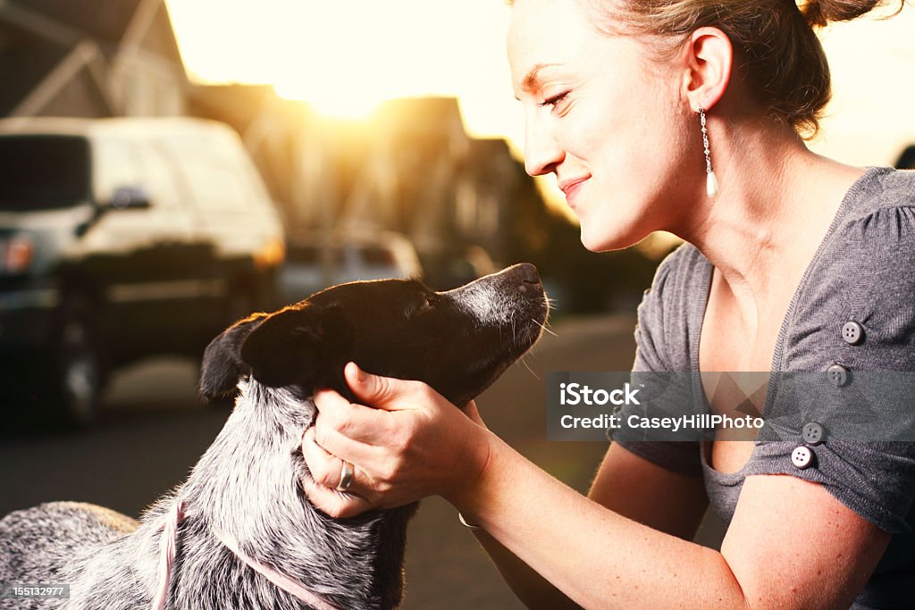 Donna con cane - Foto stock royalty-free di Cane