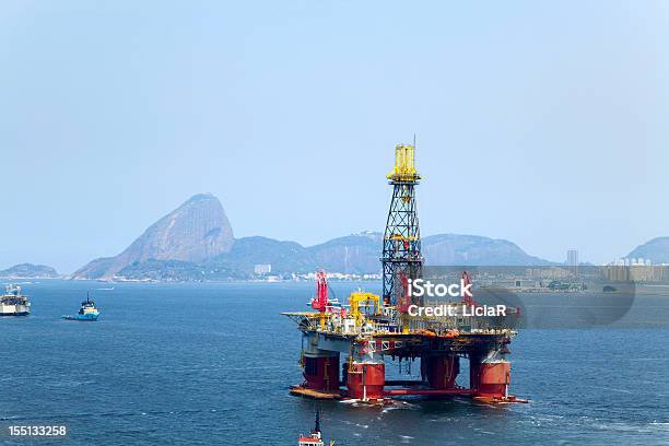 Plataforma Petrolífera - Fotografias de stock e mais imagens de Plataforma de alto-mar - Plataforma de alto-mar, Ancorado, Ao Ar Livre