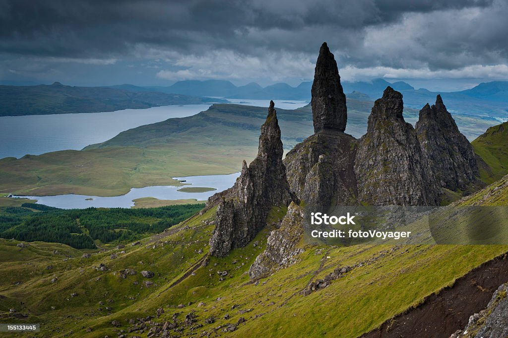 Dramática Highland pináculos Old Man of Storr Skye Escocia - Foto de stock de Escocia libre de derechos