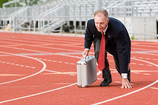 empresario on pista - businessman starting block business sport fotografías e imágenes de stock