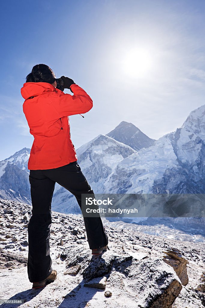 Nascer do sol sobre o Monte Everest, Himalaia, Nepal - Foto de stock de 20-24 Anos royalty-free